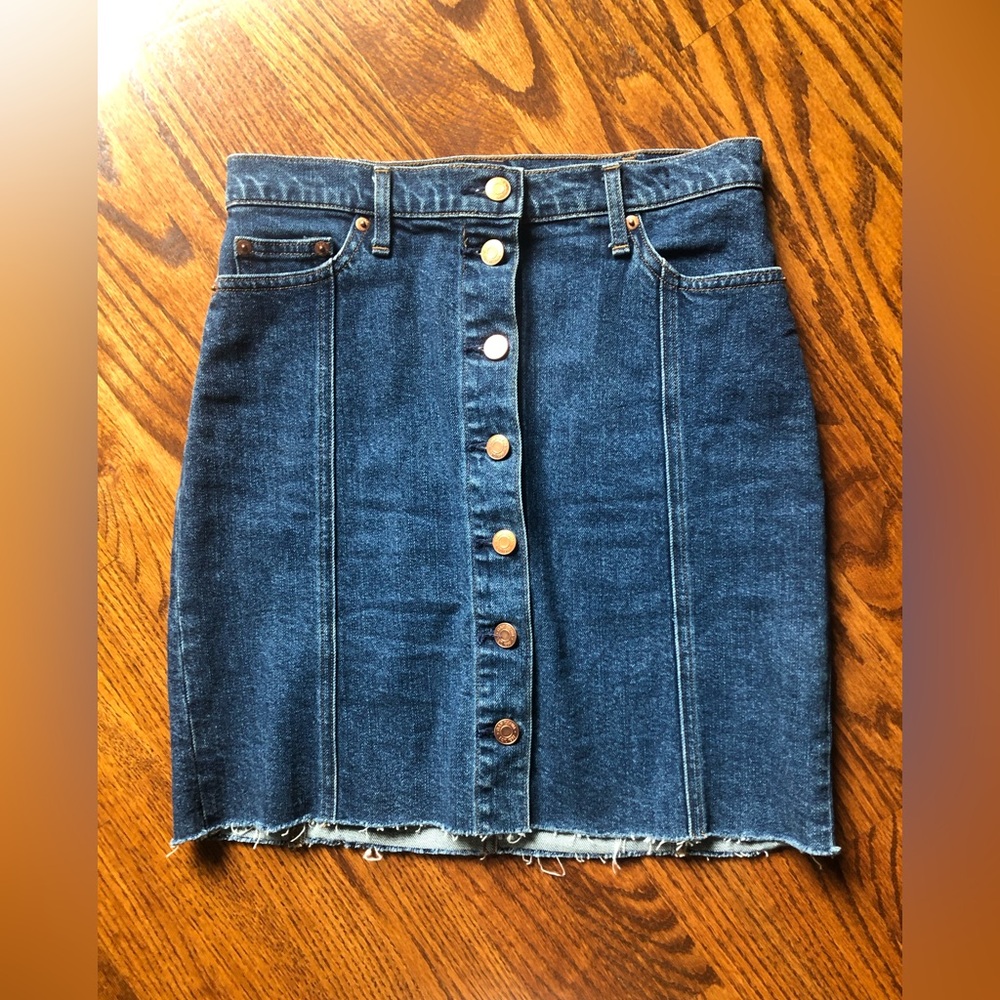 Gap Medium Wash Button-Front Raw Edge Denim Skirt - Size 0/25